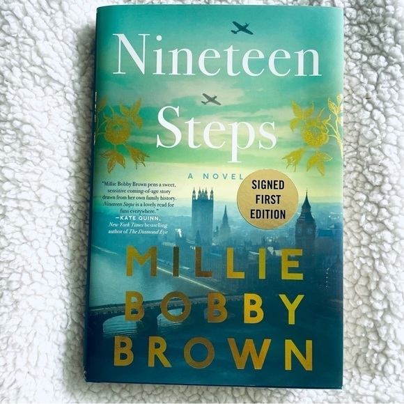 NWOT Millie Bobby Brown Signed Nineteen Steps  - Stranger Things Actress - Picture 1 of 5